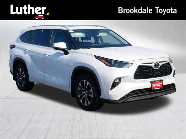 2026 Toyota Highlander XLE for sale in Brooklyn Center, MN