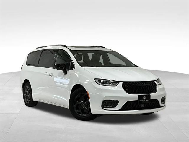 2024 Chrysler Pacifica Hybrid Premium S Appearance Pkg for sale in Waukee, IA