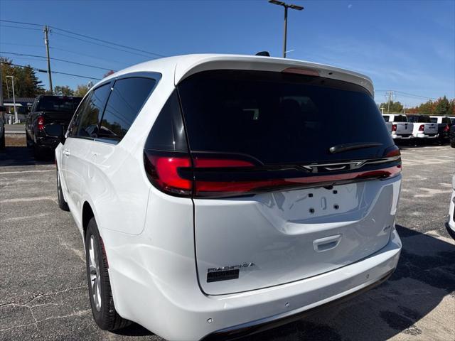 2027 Chrysler Pacifica Select AWD