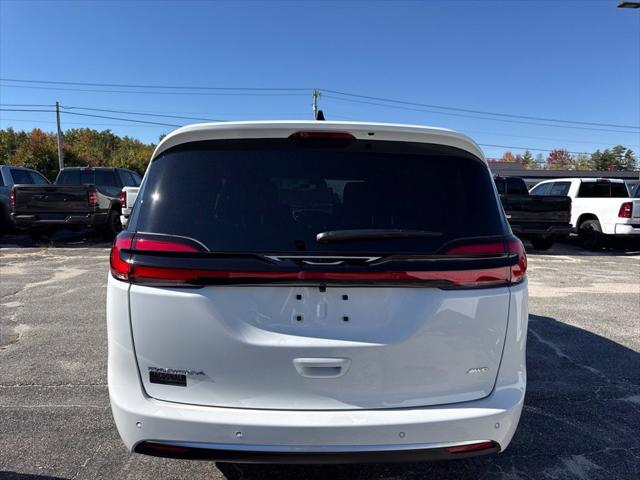 2027 Chrysler Pacifica Select AWD