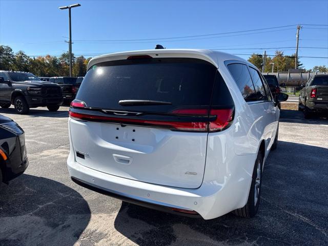 2027 Chrysler Pacifica Select AWD