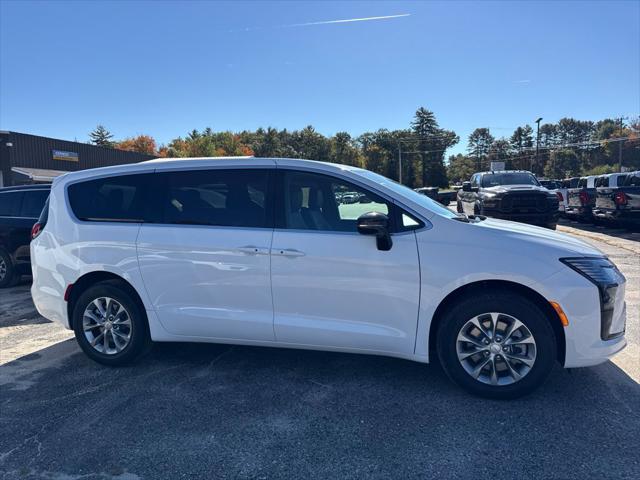 2027 Chrysler Pacifica Select AWD