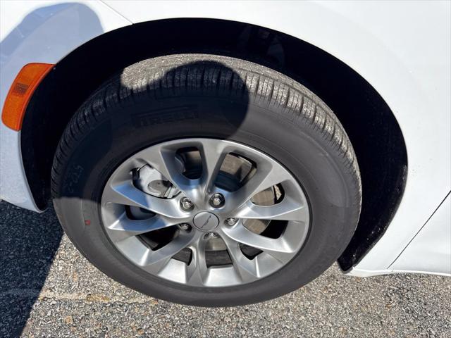 2027 Chrysler Pacifica Select AWD