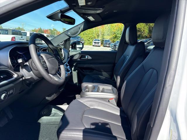 2027 Chrysler Pacifica Select AWD