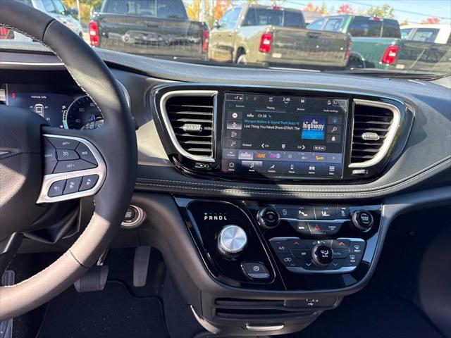 2027 Chrysler Pacifica Select AWD