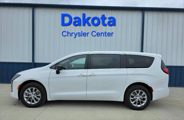 2027 Chrysler Pacifica Select AWD for sale in Wahpeton, ND