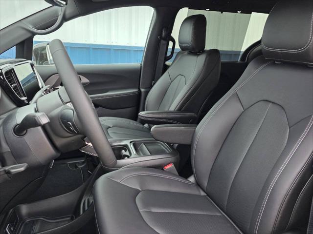 2027 Chrysler Pacifica Select AWD