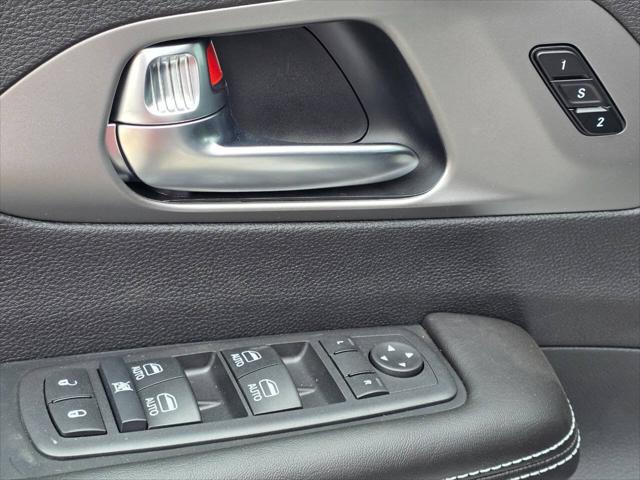 2027 Chrysler Pacifica Select AWD