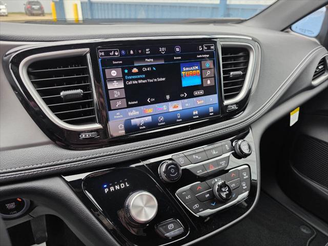 2027 Chrysler Pacifica Select AWD