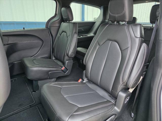 2027 Chrysler Pacifica Select AWD