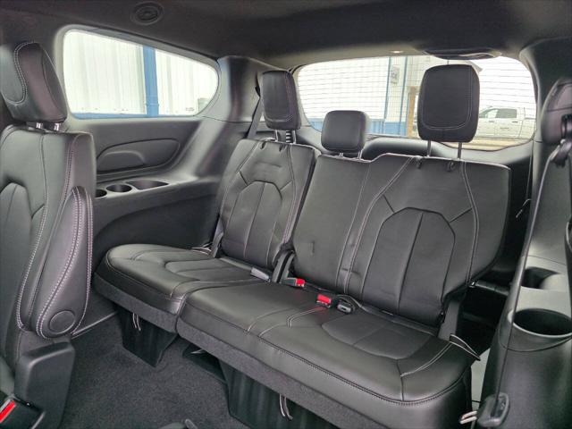 2027 Chrysler Pacifica Select AWD