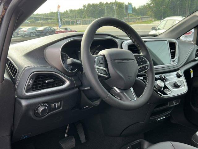 2027 Chrysler Pacifica PACIFICA SELECT AWD