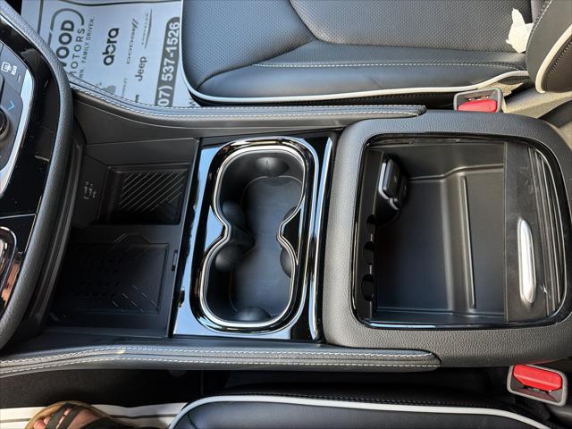 2027 Chrysler Pacifica Limited AWD
