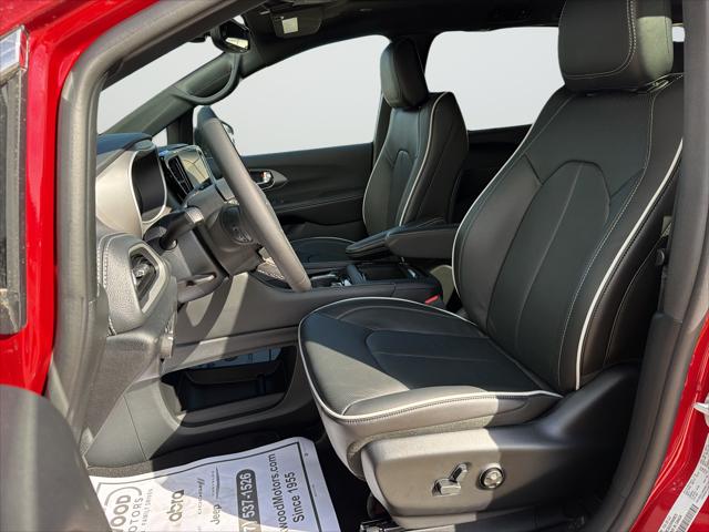 2027 Chrysler Pacifica Limited AWD