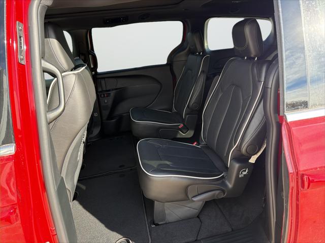 2027 Chrysler Pacifica Limited AWD