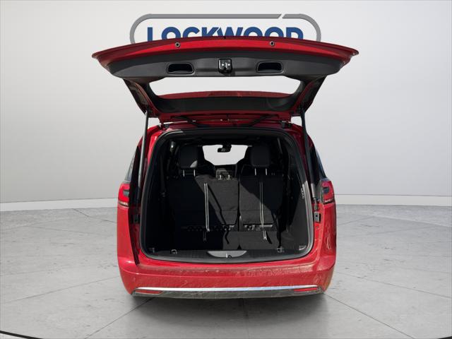 2027 Chrysler Pacifica Limited AWD