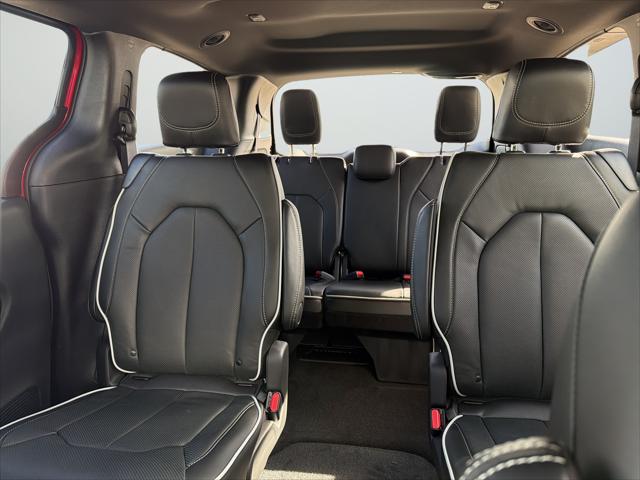 2027 Chrysler Pacifica Limited AWD