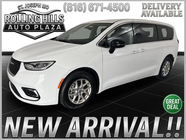2024 Chrysler Pacifica Touring L for sale in Saint Joseph, MO