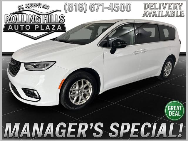 2024 Chrysler Pacifica Touring L for sale in Saint Joseph, MO