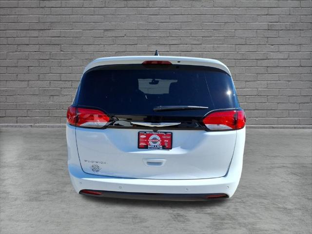 2027 Chrysler Pacifica LX