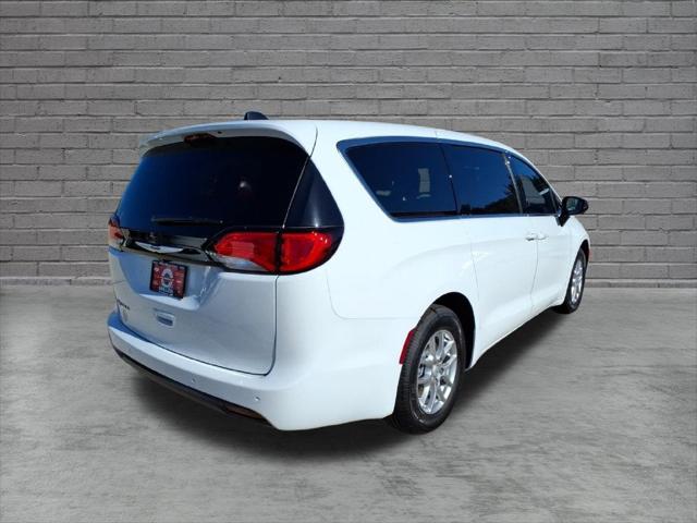 2027 Chrysler Pacifica LX