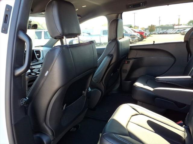 2027 Chrysler Pacifica LX