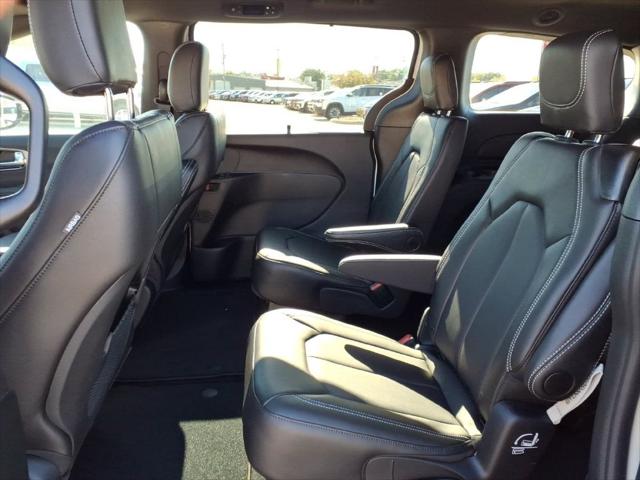 2027 Chrysler Pacifica LX