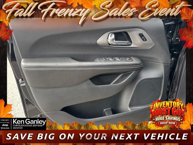 2027 Chrysler Pacifica Select AWD