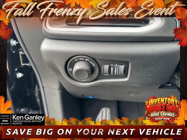 2027 Chrysler Pacifica Select AWD