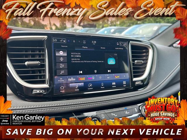 2027 Chrysler Pacifica Select AWD