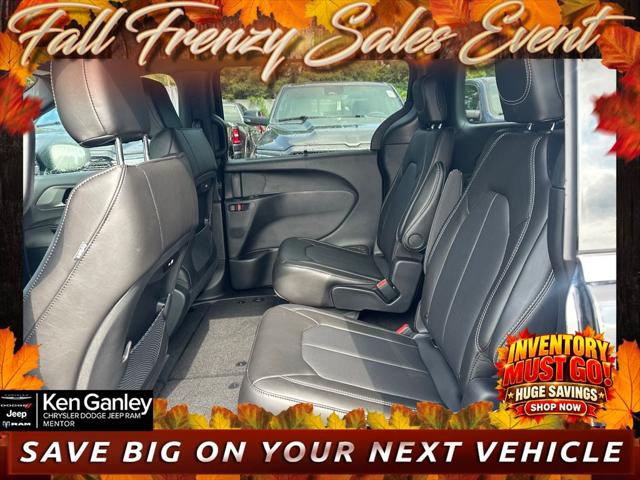 2027 Chrysler Pacifica Select AWD