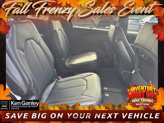 2027 Chrysler Pacifica Select AWD