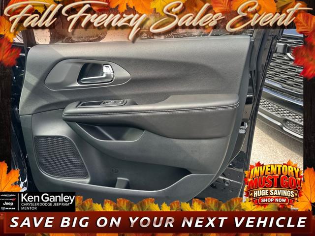 2027 Chrysler Pacifica Select AWD