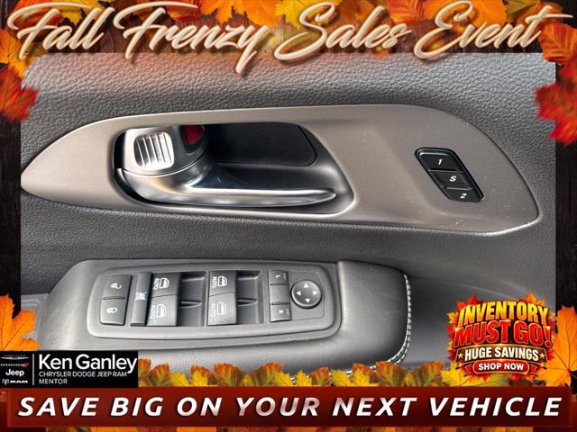 2027 Chrysler Pacifica Select AWD