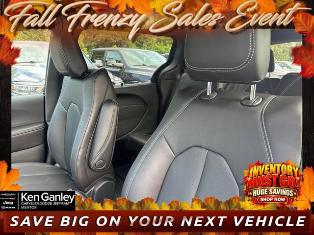 2027 Chrysler Pacifica Select AWD
