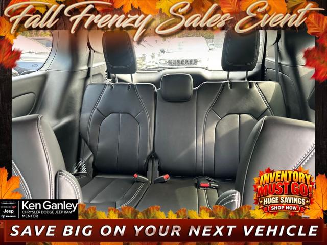 2027 Chrysler Pacifica Select AWD
