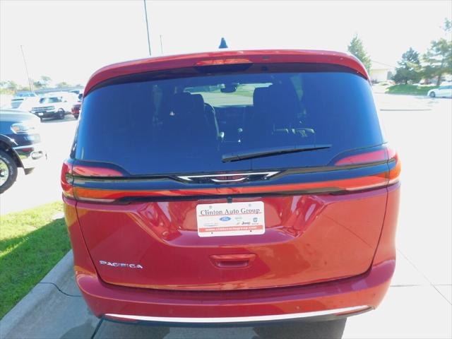 2027 Chrysler Pacifica Select