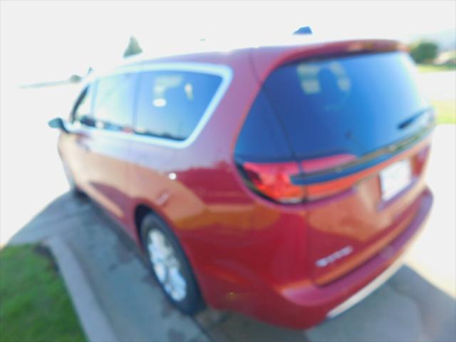 2027 Chrysler Pacifica Select