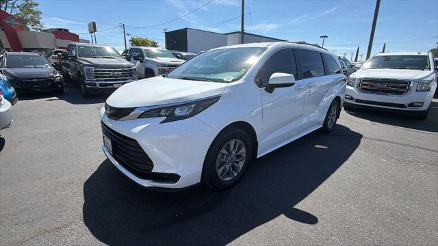2025 Toyota Sienna LE for sale in Redding, CA