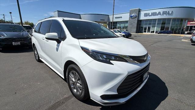 2025 Toyota Sienna LE