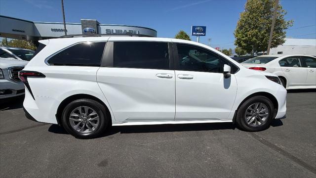 2025 Toyota Sienna LE