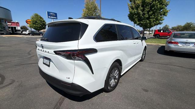 2025 Toyota Sienna LE