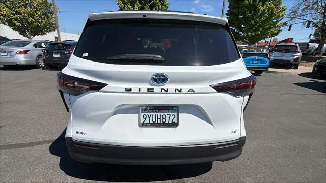 2025 Toyota Sienna LE