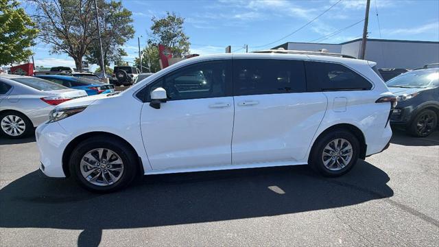 2025 Toyota Sienna LE