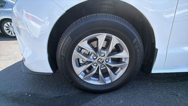 2025 Toyota Sienna LE