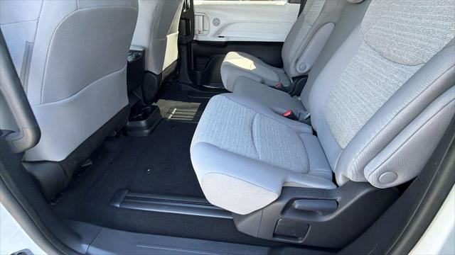2025 Toyota Sienna LE