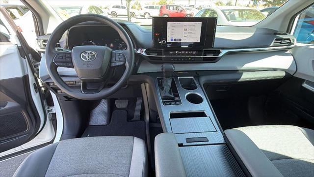 2025 Toyota Sienna LE
