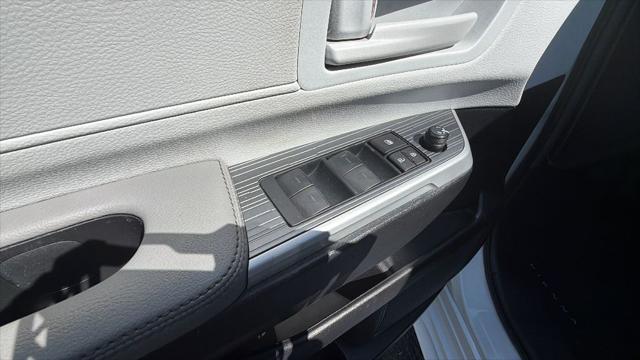 2025 Toyota Sienna LE