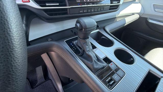 2025 Toyota Sienna LE