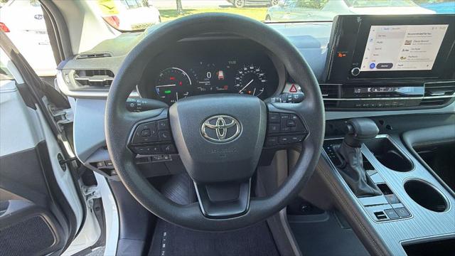 2025 Toyota Sienna LE
